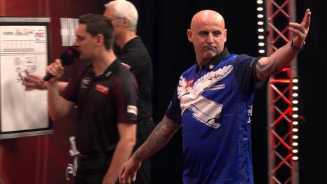 Alan Soutar checkt in seinem ersten Spiel der European Darts Trophy in Göttingen den Big Fish zum 2:1, gewinnt im Anschluss allerdings kein Leg mehr und scheitert mit 2:6 an Cameron Menzies