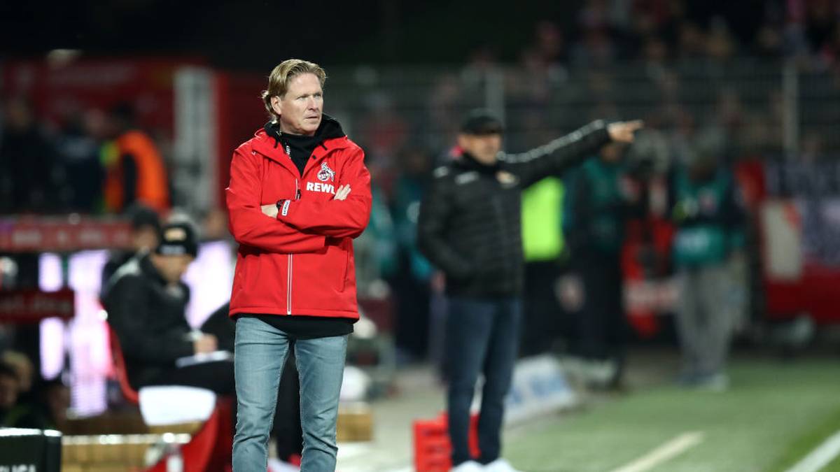BERLIN, GERMANY - DECEMBER 08: Markus Gisdol, Head Coach of 1. FC Koeln looks on during the Bundesliga match between 1. FC Union Berlin and 1. FC Koeln at Stadion An der Alten Foersterei on December 08, 2019 in Berlin, Germany. (Photo by Maja Hitij/Bongarts/Getty Images)