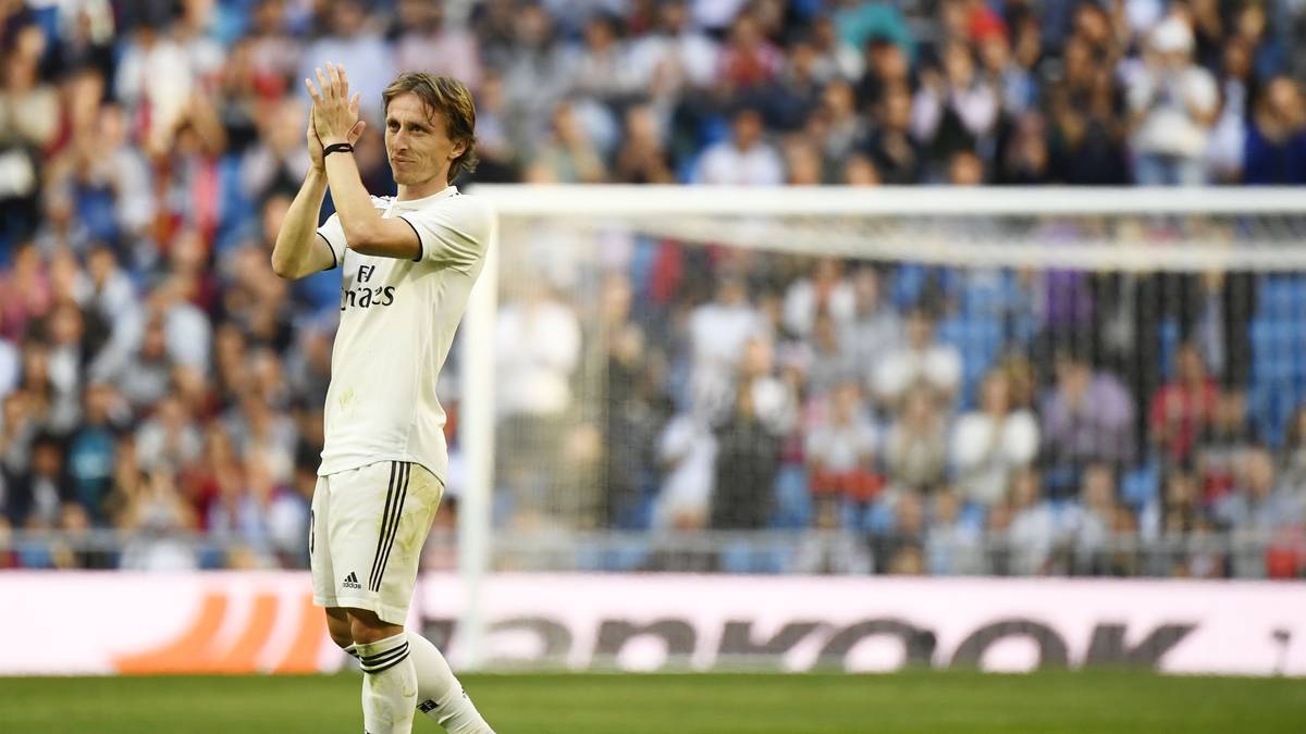 LUKA MODRIC (Real Madrid): Wechselgerüchte halten sich beim Ballon-d'Or-Gewinner  in Grenzen. Nach dem Erreichen des WM-Finals 2018 geriet er in ein Tief und blieb ein Jahr lang darin stecken. Der 33 Jahre alte Kroate wird versuchen, der Welt seine Klasse noch einmal zu beweisen