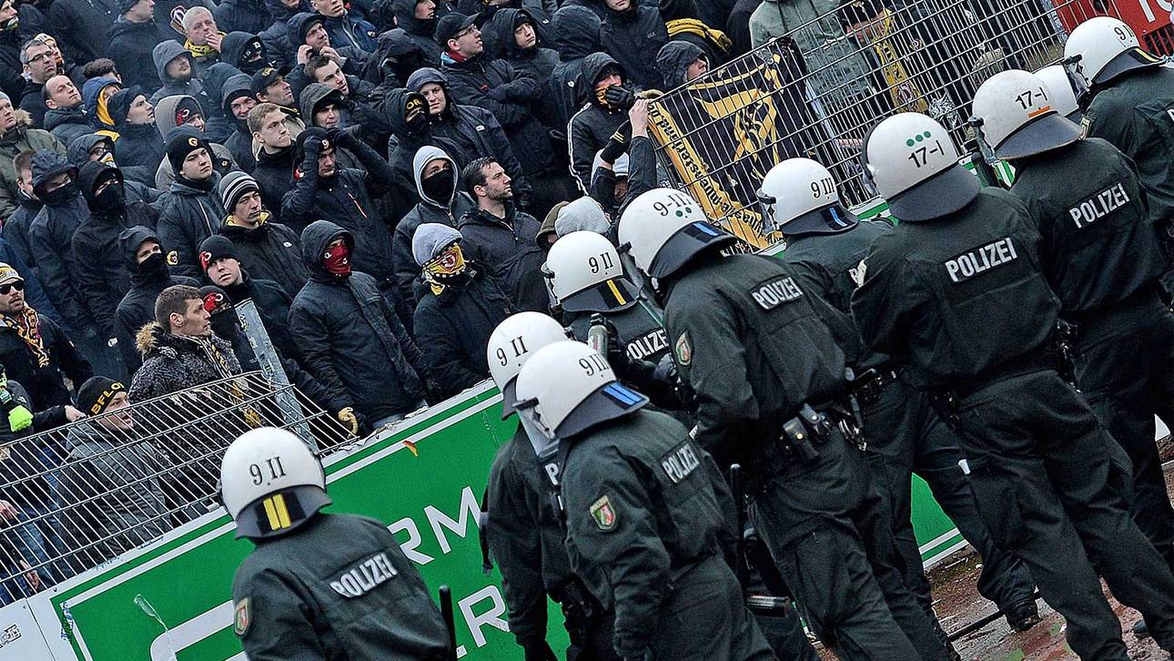 NRW bekämpft Gewalt im Fußball