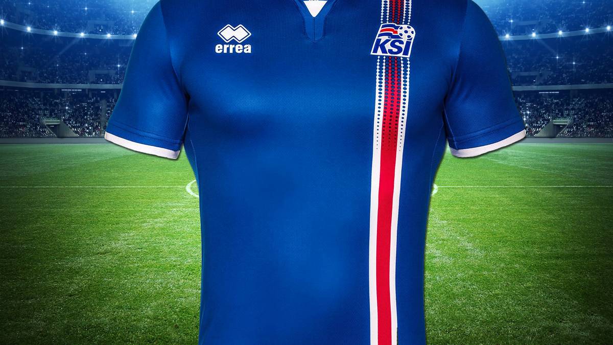 ISLAND: Cool as Ice! Die Isländer sind die Überraschungsmannschaft und ihre Trikots kommen richtig frisch rüber. Flirt-Alarm!