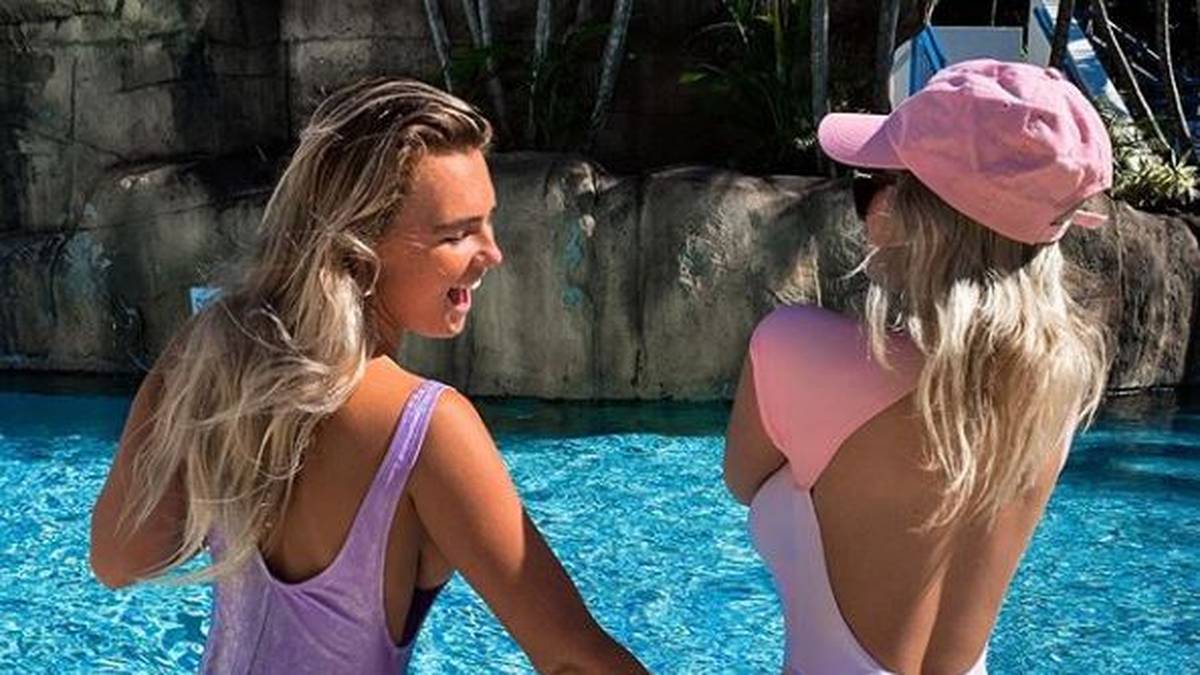 Wer hat den kräftigeren Hintern? Die Coffey-Sisters machen den Test