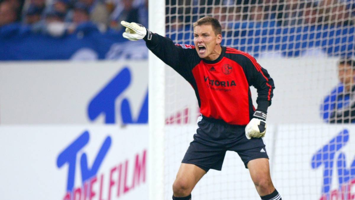 2002/'03 - FRANK ROST: Er ging den gleichen Weg wie seinerzeit Reck, über Werder zu S04. Verdrängte den alternden Reck auf die Bank, spielte elfmal zu Null. Allerdings musste der Oldie noch zwei Spiele aushelfen, weil Rost vom Platz flog