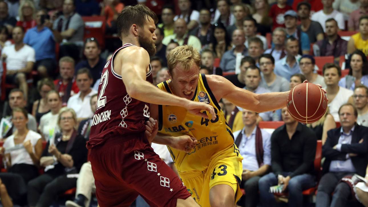 Danilo Barthel spielt auch als Bewacher von ALBA Berlins Luke Sikma eine entscheidende Rolle