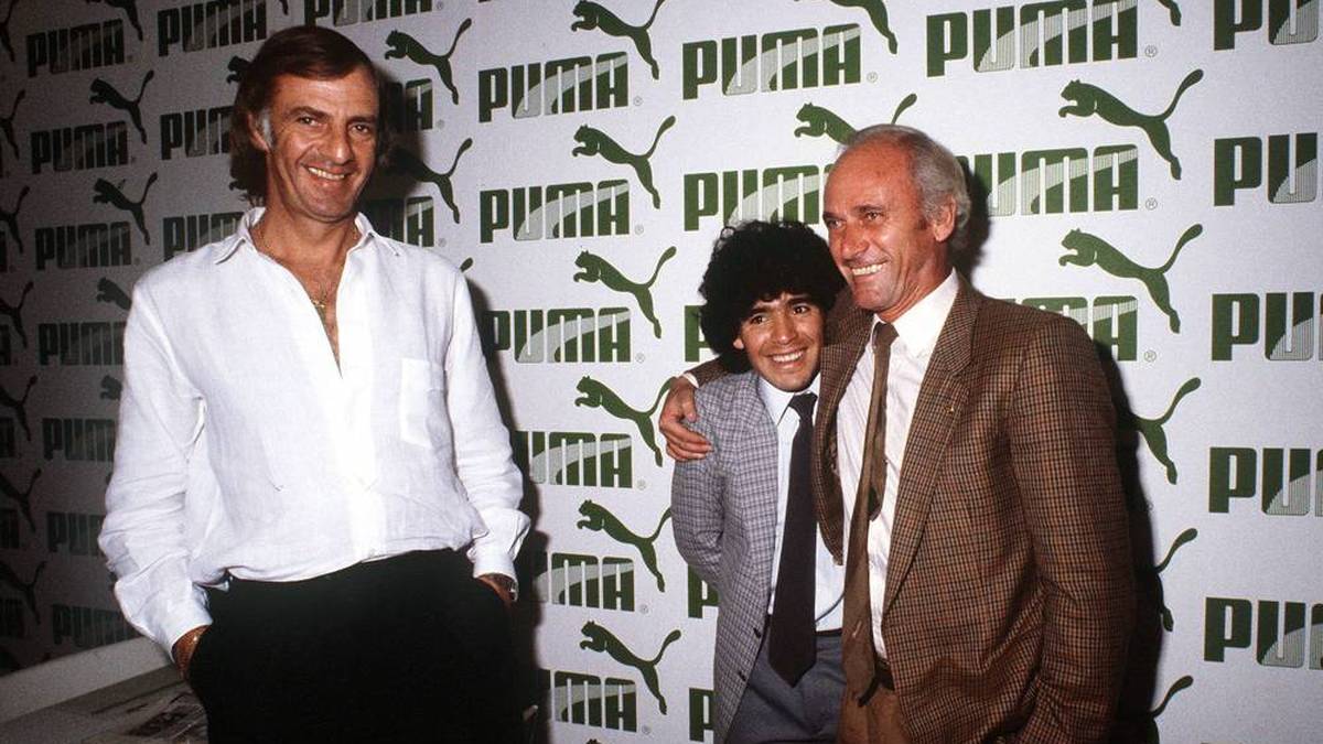 César Luis Menotti 1982 mit Diego Maradona und dessen damaligem Barca-Trainer Udo Lattek