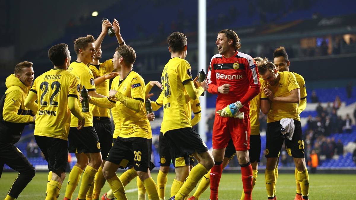 Der Treffer wirkt sich aber nicht negativ aufs schwarz-gelbe Gemüt aus. Die Spieler feiern den Viertelfinaleinzug ausgelassen. Der Traum vom Titel lebt