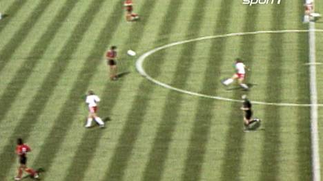 Am 19.08.1989 feiert der FC Bayern seinen Pokalhelden Claus Augenthaler. Sein legendärer Fernschuss von der Mittellinie gegen Frankfurt wird zum Tor des Monats, Tor des Jahres und Tor des Jahrzehnts gewählt.