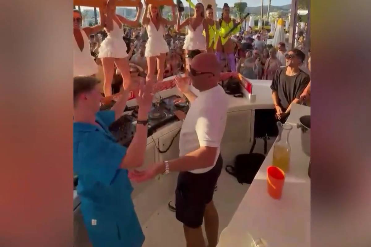 Nicht nur die Bayern-Stars feiern auf Ibiza