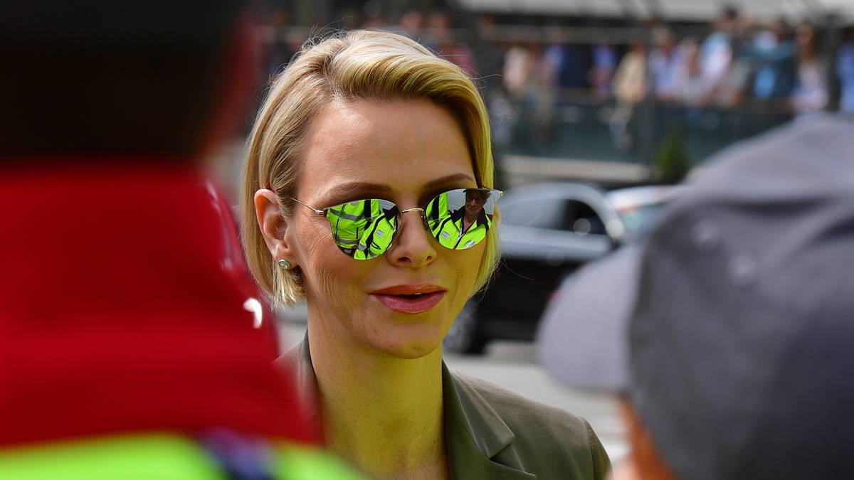 Auch seine Frau Charlene zeigt sich selbstverständlich wieder an der Strecke