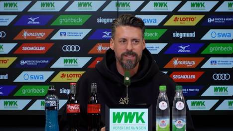 FCA-Trainer Sandro Wagner spricht vor dem Spiel gegen den BVB darüber, wie es ihm mit der aktuellen Lage geht. 