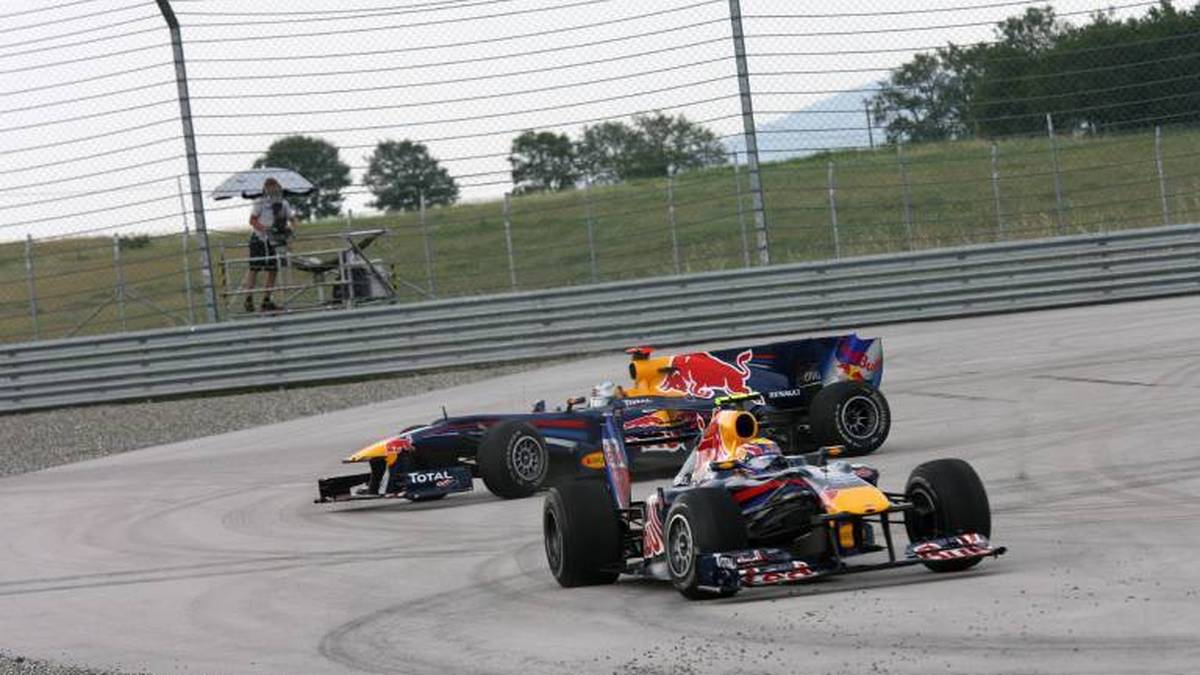 Mark Webber und Sebastian Vettel gerieten beim Türkei-GP 2010 aneinander
