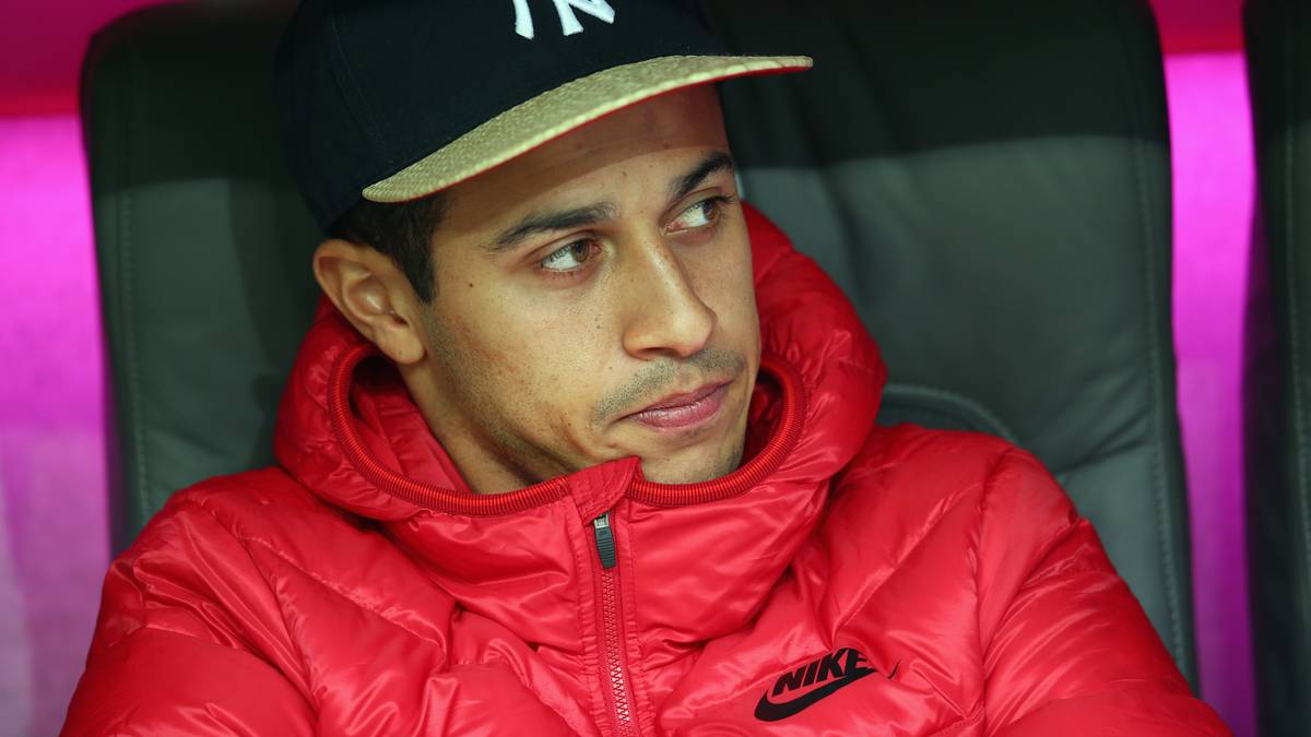 Seine Rückkehr ins Training im April 2014 nach 35 Tagen Pause währt nicht lange. Im Mai verletzt er sich im Mannschaftstraining. Diagnose: Innenbandriss im rechten Knie. Diesmal fällt der Mittelfeld-Regisseur 144 Tage aus. Er verpasst das DFB-Pokalfinale und die Weltmeisterschaft mit Spanien