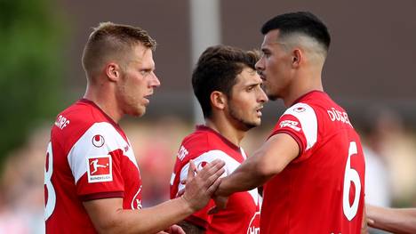 Auf Stürmer Rouwen Hennings (l.) ruhen die Hoffnungen der Fortuna in der Bundesliga