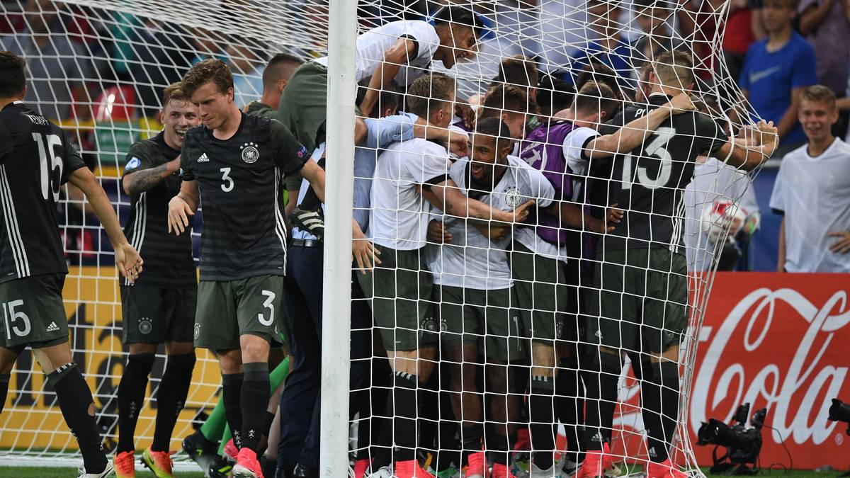 Riesiger Jubel bei der deutschen U-21 Nationalmannschaft! Nach einem Halbfinalsieg im Elfer-Drama gegen England steht das DFB-Team im Finale der EM. Ein Elfer-Held glänzt, ein Neu-Bayer patzt mehrfach - die SPORT1-Einzelkritik