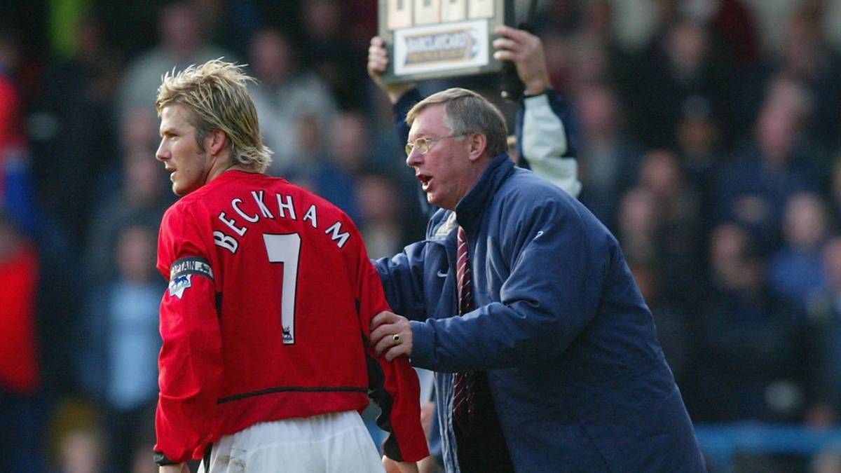 Ein legendärer Ferguson-Ausraster traf 2003 David Beckham. Er soll dabei einen losen Fußballschuh in dessen Richtung getreten und ihm dabei eine Wunde im Gesicht zugefügt haben