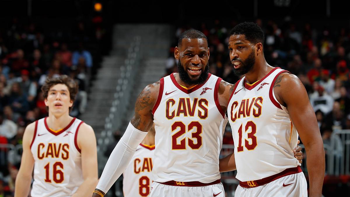 TITELKANDIDATEN: PLATZ 5 - CLEVELAND CAVALIERS (36-24): LeBron James ist spätestens nach den Trades von Isaiah Thomas und Wade der unumstrittene Alleinunterhalter bei den Cavs. In der neuen Konstellation klappt es besser als zuvor. Die Neuzugänge brachten Schwung, aber Rest-Zweifel bleiben. Die Defense ist nach wie vor löchrig und James' Co-Star Kevin Love fällt noch bis Ende März aus