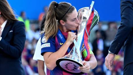 Die zweifache "Ballon d’Or"-Gewinnerin Alexia Putellas unterschreibt bei den London City Lionesses. Ein Wechsel, der in der Fußballwelt hohe Wellen schlägt.