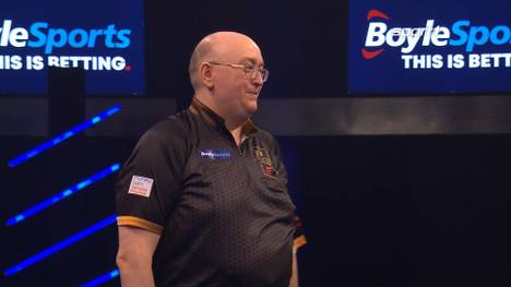 In einem verrückten Match, in dem das Momentum immer wieder die Seite gewechselt hat und beide Spieler "Double-Trouble" hatten, zieht letztlich Andrew Gilding als erster Spieler des Turniers in das Viertelfinale des Darts World Grand Prix ein. 
