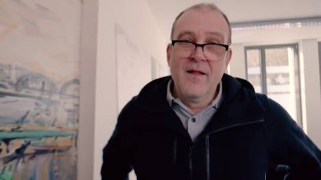 Jörg Schmadtke im Weihnachtsvideo des FC