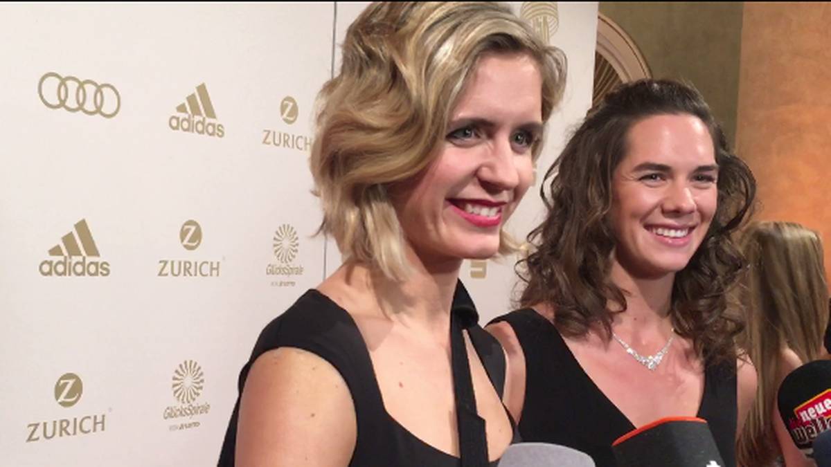 Das kongeniale Beachvolleyball-Duo Laura Ludwig und Kira Walkenhorst holte Gold bei den Olympischen Spielen in Rio de Janeiro. Auf dem roten Teppich strahlen die beiden um die Wette