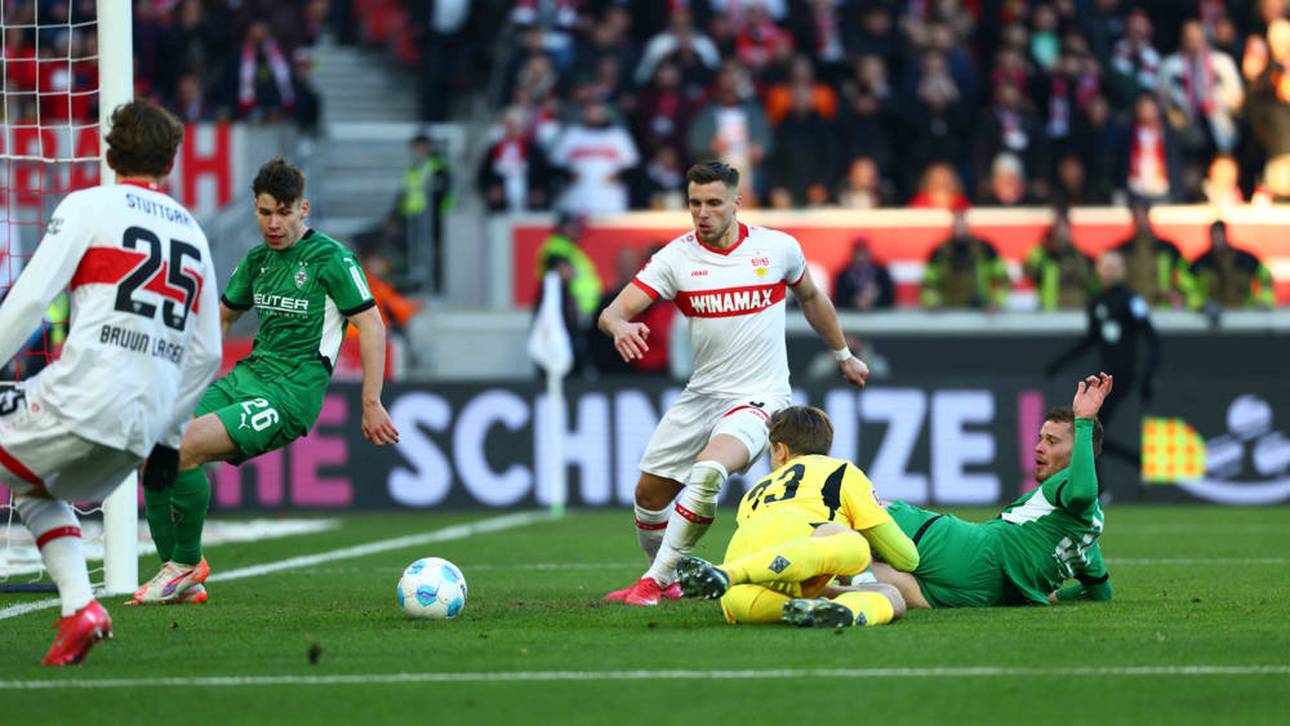 Nico Elvedi (grün, am Boden) traf unglücklich ins eigene Tor