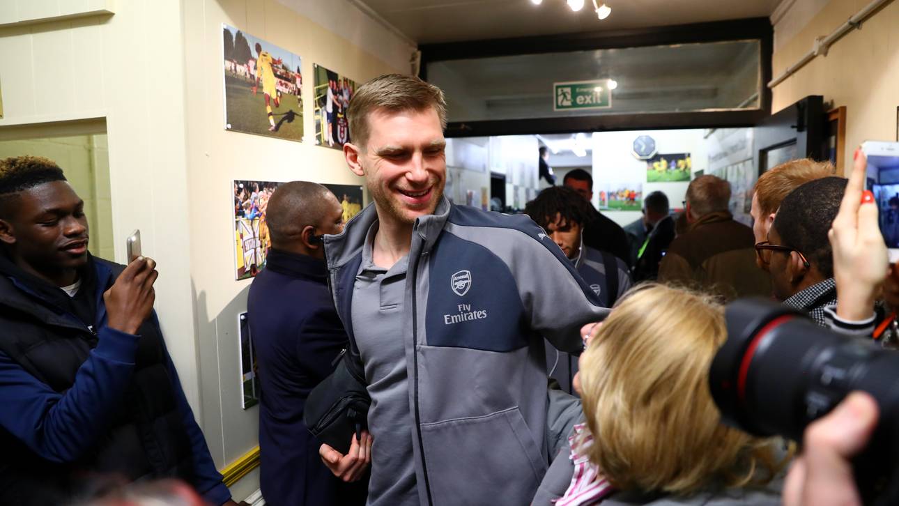 Mertesacker will Buch schreiben