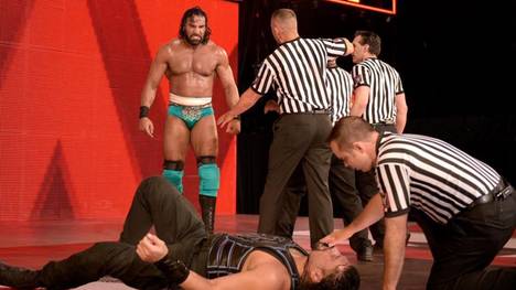 Roman Reigns wurde bei RAW von Seth Rollins attackiert