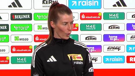 Union-Trainerin Marie-Louise Eta äußert sich zu ihrer Nominierung und zur Umstellung vor dem Spiel gegen Wolfsburg. Die frühere U19-Coachin betont, dass keine grundlegenden Veränderungen zu erwarten sind.