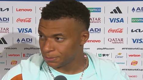 Nach dem 3:0-Erfolg Frankreichs gegen den Irak spricht Frankreich-Star Kylian Mbappé darüber, was er machen muss, um mit Lionel Messi mithalten zu können.