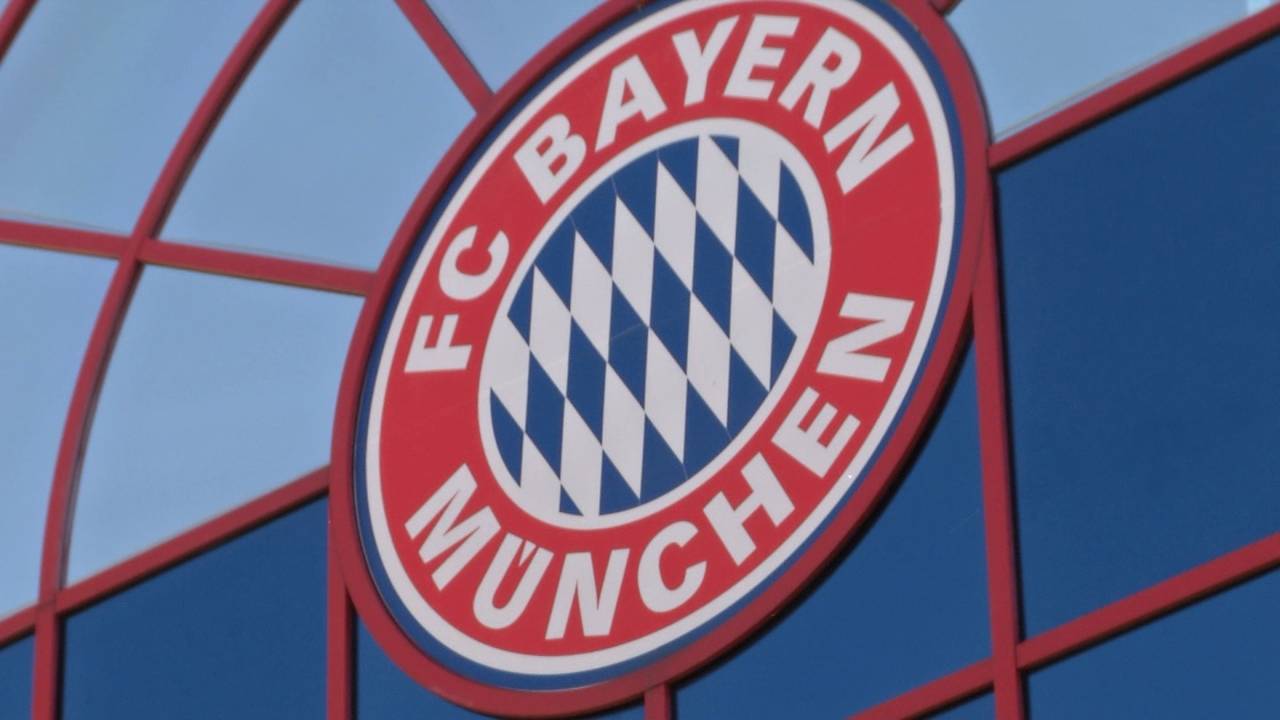 Einem Mitarbeiter des NLZ des FC Bayern wird Rassismus vorgeworfen