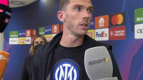 Nach dem 0:2 beim FC Bayern München konnte Inter Mailands Robin Gosens trotzdem in der Mixed-Zone gute Laune verbreiten. Auch von der Spielweise des Gegners schwärmte er.
