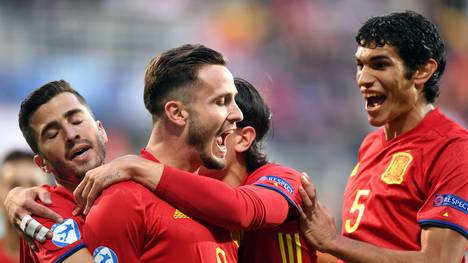 Spaniens Superstar Saul Niguez freut sich mit seinen Jungs über den Einzug ins Finale
