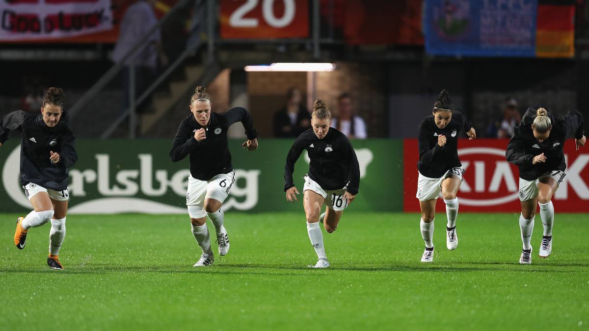 Um 21.56 Uhr erfolgt dann die Durchsage, dass das Spiel abgesagt werden muss