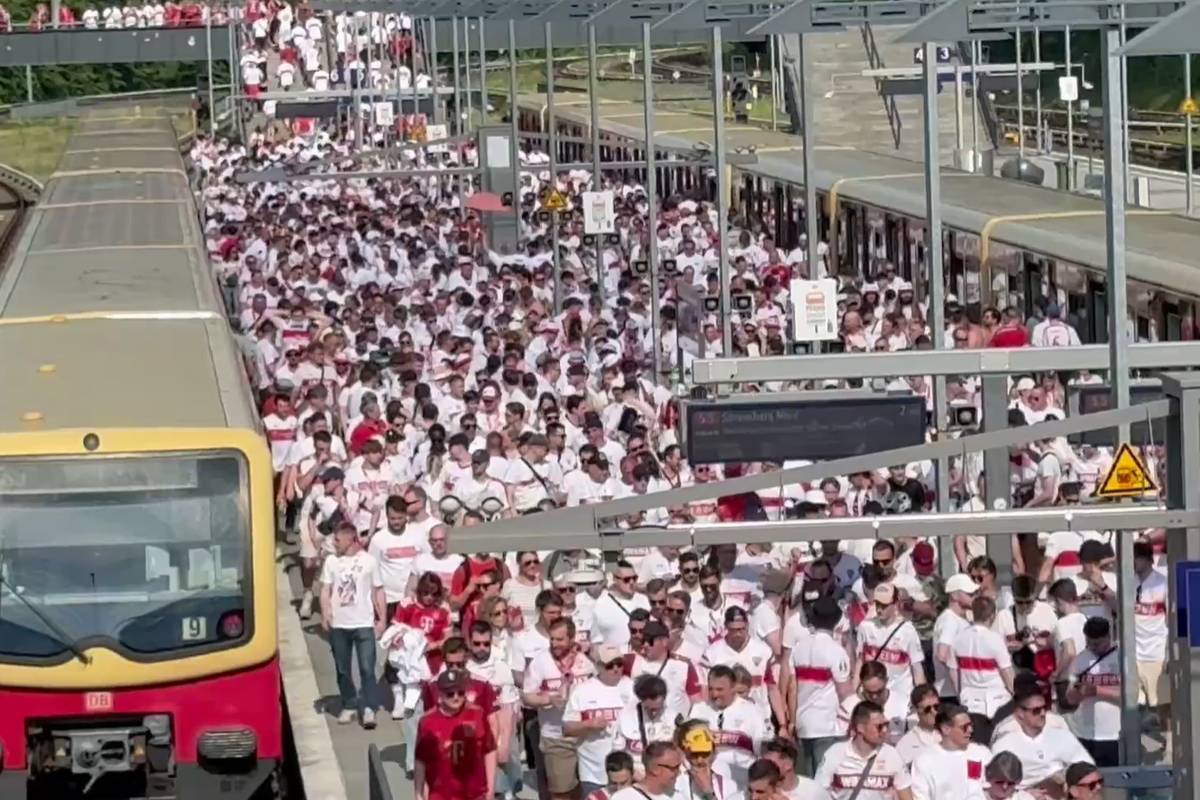 Lautstarker Ansturm: Stuttgart-Fans machen Bahn unsicher