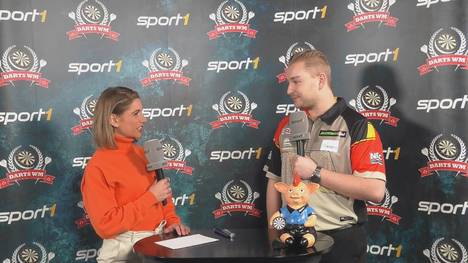 Dimiti van den Bergh spricht vor seinem Auftaktmatch bei der Darts-WM über seine neuen Darts und gibt damit Rätsel auf. 