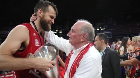 Die Basketballer des FC Bayern können auch künftig auf die Unterstützung von Uli Hoeneß zählen