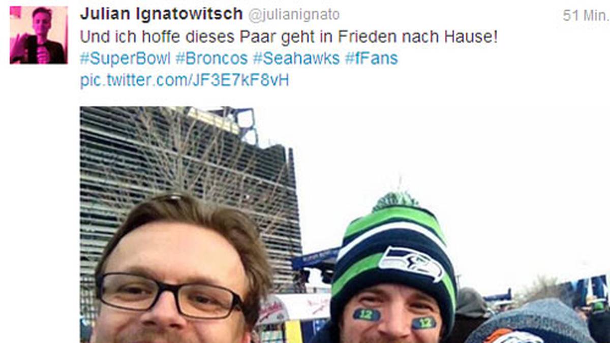 Auch SPORT1-Reporter Julian Ignatowitsch will die Atmosphäre so gut es geht miterleben und mischt sich unter das Jubel-Volk