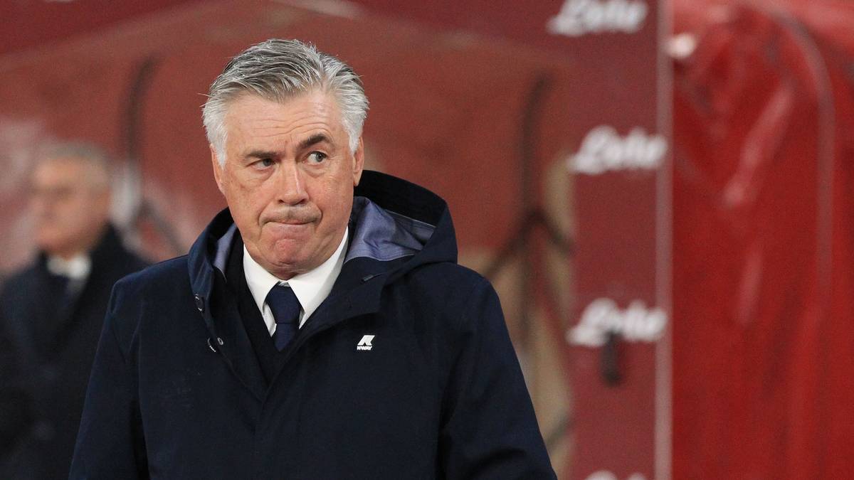 Ex-Bayern-Trainer Carlo Ancelotti kassiert beim SSC Neapel fast doppelt soviel, der aktuelle Bayern-Trainer Kovac.  980.000 Euro brutto bekommt er