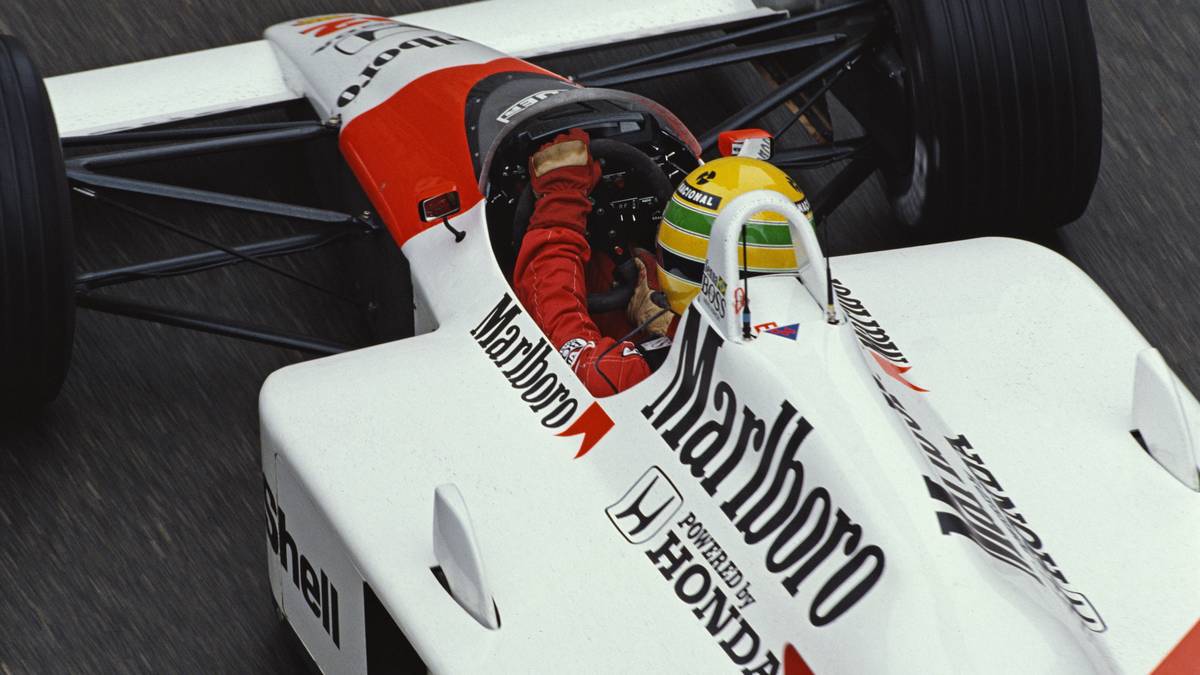 PLATZ 8 - AYRTON SENNA (1988, Monaco): Vielleicht die größte Machtdemonstration eines Fahrers in der Geschichte der Formel 1. Bereits im Qualifying hängt Senna Teamkollege Alain Prost um 1,5 Sekunden ab, der Drittplatzierte ist sogar 2,6 Sekunden langsamer. Senna sagte danach, dass er sich wie "in einer anderer Dimension" gefühlt habe