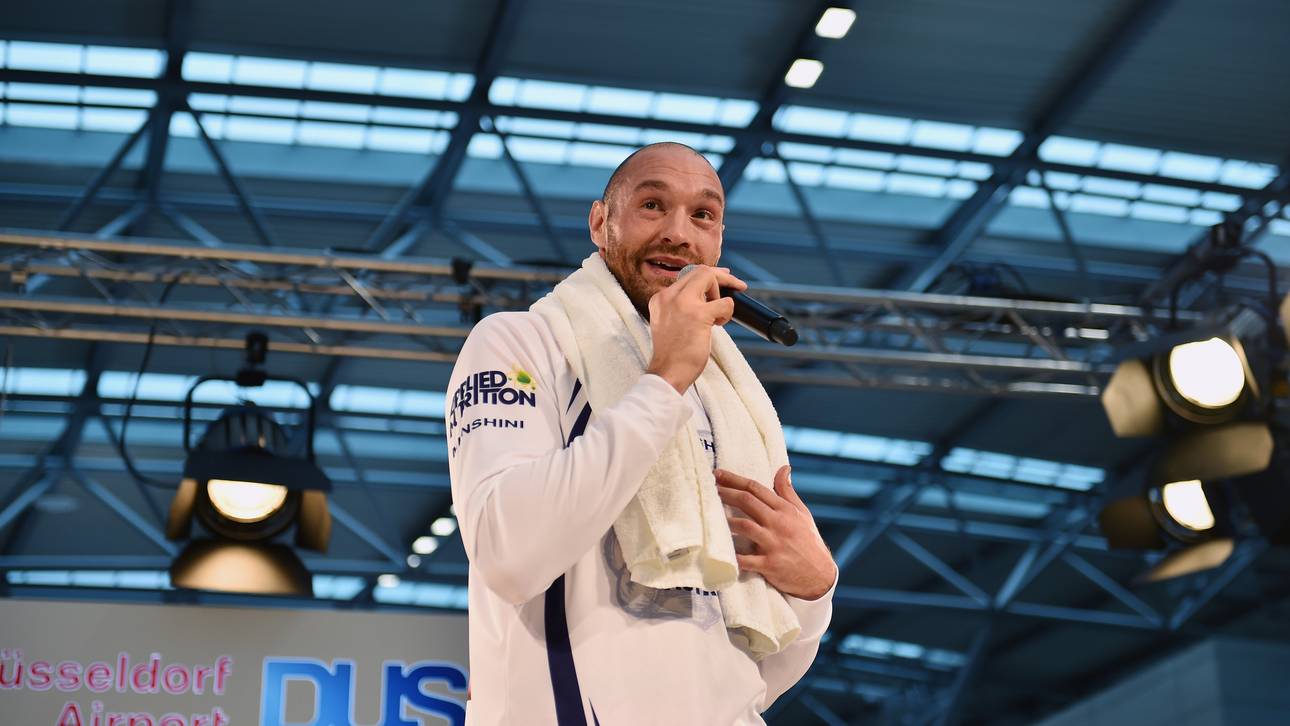 Irre: Fury singt für Klitschko