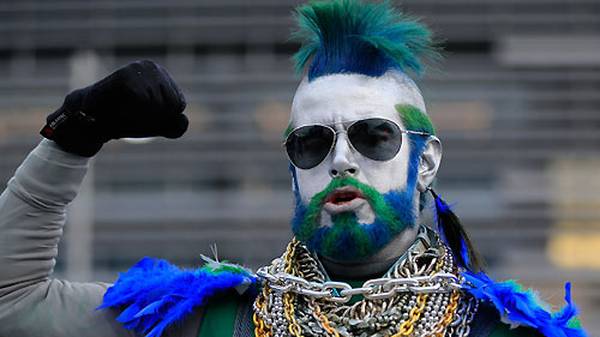 Die Fans der Seahawks sind als besonders lautstark bekannt und putzen sich für das große Spiel heraus