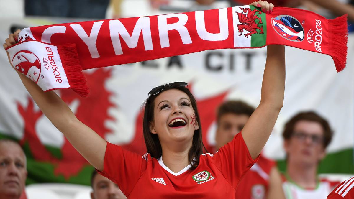 Komm schon Wales. Die Vorfreude auf das Spiel gegen Portugal ist bei den Waliser Fans riesengroß