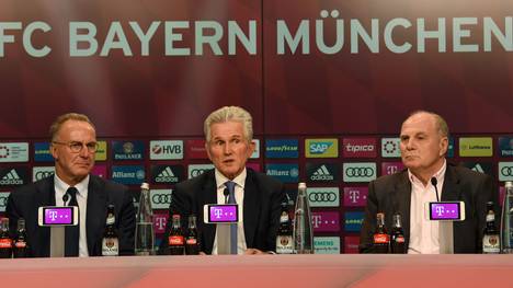 Jupp Heynckes (M.) übernahm im Oktober zum vierten Mal das Traineramt beim FC Bayern