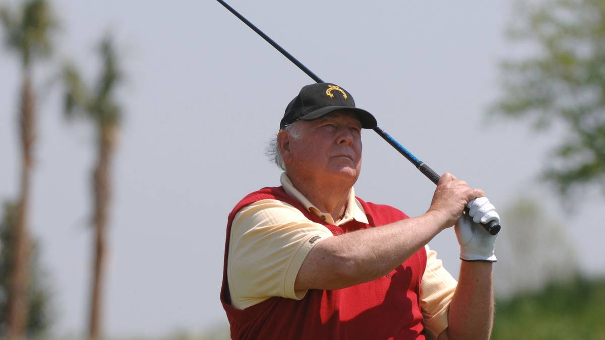 PLATZ 18 - BILLY CASPER: Der 2015 verstorbene Casper erreichte in seiner Profikarriere drei Majorsiege und allgemein über 60 Turniersiege. Besonders erfolgreich war er im Ryder Cup. Immer wieder wird er als einer der am meisten unterschätzten Golfer aller Zeiten gesehen, denn er stand immer im direkten Vergleich zu Arnold Palmer, Jack Nicklaus und Gary Player, die die Golf-Tour über Jahre dominierten