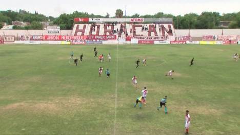 In der dritten argentinischen Liga ist einem Trainer während des Spiels in die Schulter geschossen worden. Laut argentinischen Medien soll ein interner Streit zwischen Huracan-Fans zu dem Vorfall geführt haben.