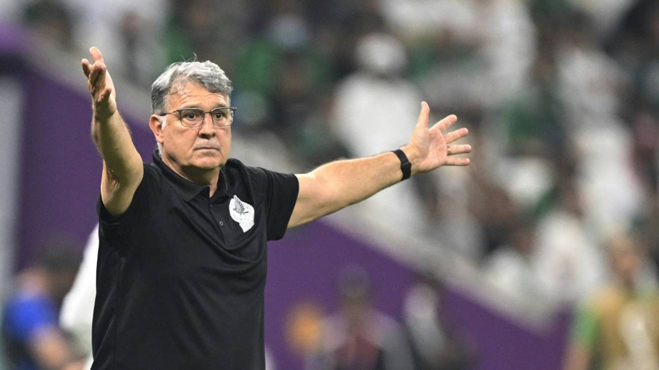 Duro recibimiento al técnico de México Martino