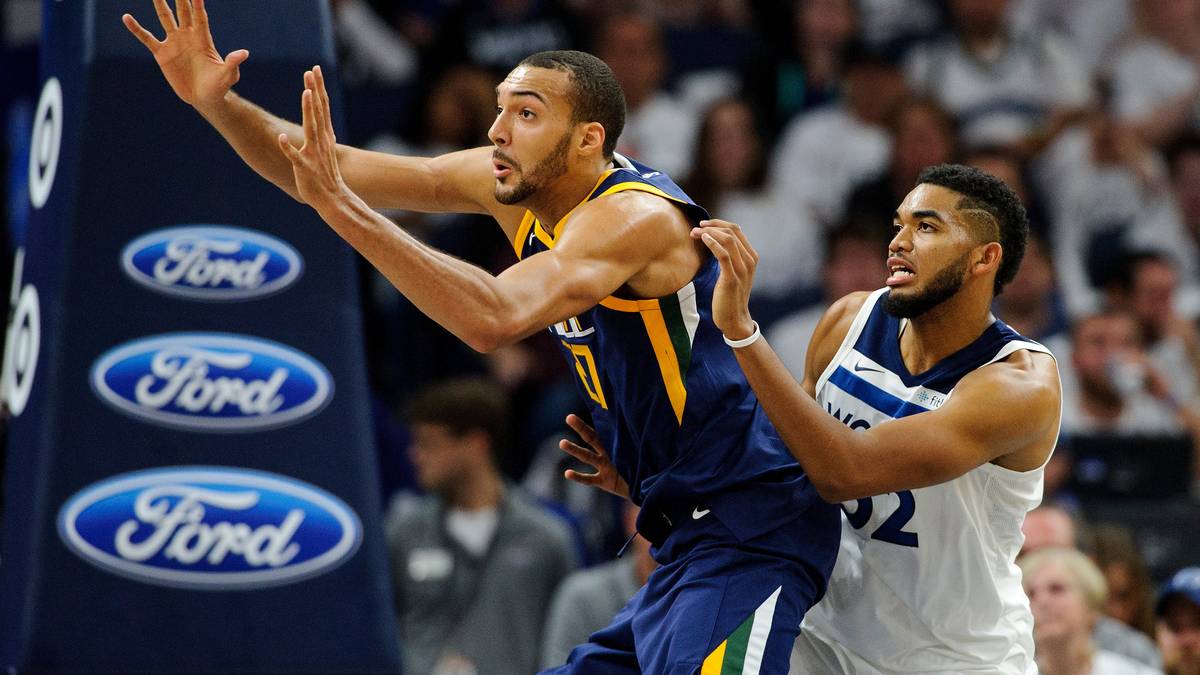 Das Prunkstück bei den Jazz ist aber die Defense um den überragenden Rudy Gobert. Auch dank des Franzosen hat kein Team weniger Punkte zugelassen als Utah. Offensiv können sie mit Erstrundengegner OKC nicht ganz mithalten, doch es wäre nicht das erste Mal, dass die Defense eine Serie entscheidet. PLAYOFF-Prognose: 4:3-Sieg gegen die Oklahoma City Thunder