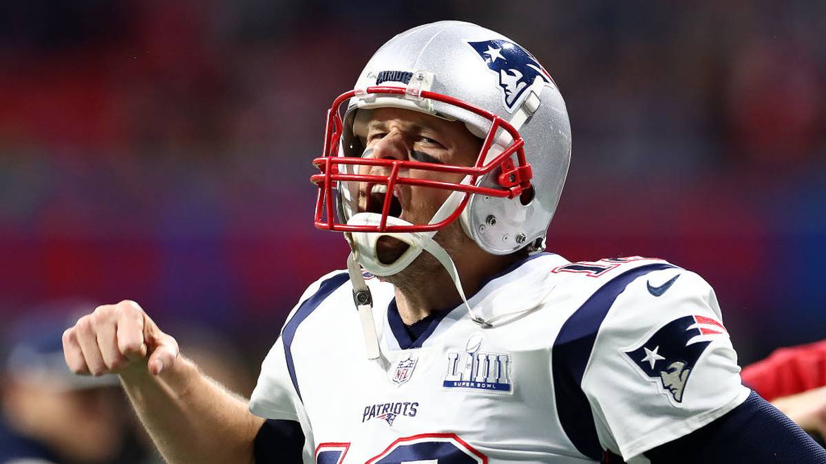 QUARTERBACK: Über Altmeister Tom Brady ist eigentlich alles gesagt. Seine Erfolge sprechen für sich, dass er mit 42 noch lange nicht ans Aufhören denkt, sagt alles über seine Arbeitseinstellung und Fitness. Aber: Vater Zeit zeigte sich letzte Saison selbst bei "Tom Teriffic"