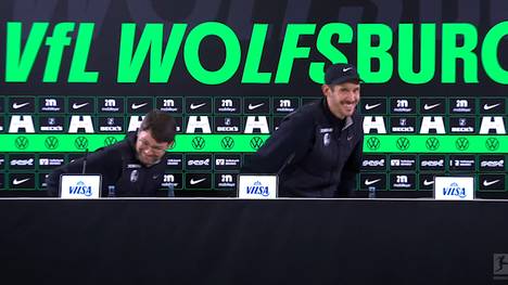 Nach dem 4:3-Spektakel will sich der SC Freiburg umgehend auf den Heimweg aus Wolfsburg machen, verlegt dafür extra die Pressekonferenz nach vorne. Doch was dann passiert, überrascht.