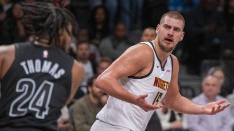 Nikola Jokic of the Denver Nuggets in action against Brooklyn Nets, this Tuesday during an NBA, Basketball Herren, USA game at the Barclays Center, in New York, United States, 29 October 2024. Brooklyn Nets - Denver Nuggets !ACHTUNG: NUR REDAKTIONELLE NUTZUNG! PUBLICATIONxINxGERxSUIxAUTxONLY Copyright: xAngelxColmenaresx AME2895 20241030-55015086955_1